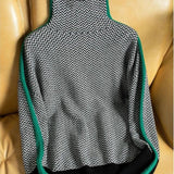 Pull femme à col roulé et manches contrastantes