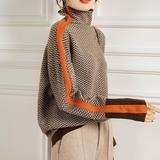 Pull femme à col roulé et manches contrastantes