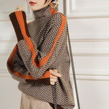 Pull femme à col roulé et manches contrastantes
