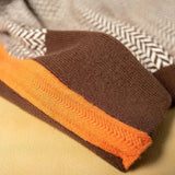 Pull femme à col roulé et manches contrastantes