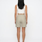 Short femme taille haute jambe droite à poches