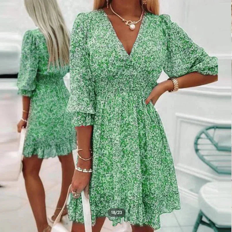 Robe Courte Fleurie à Col V