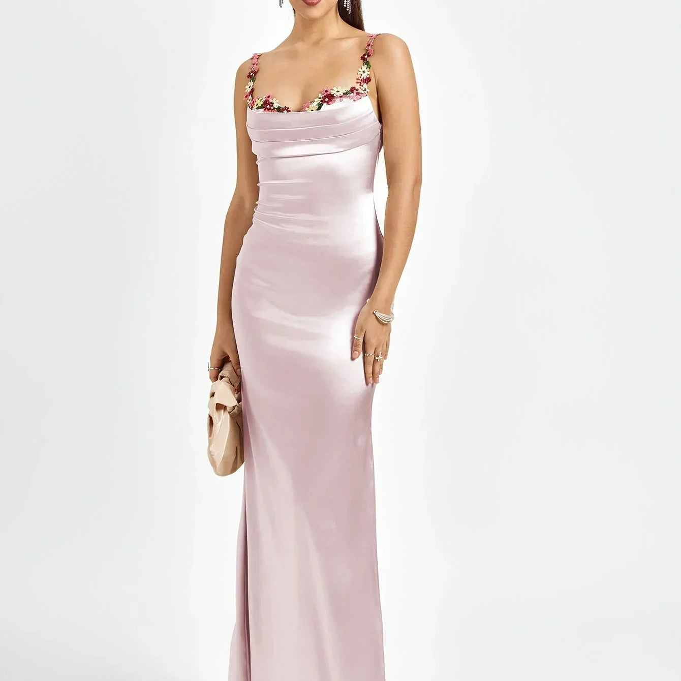 Robe Longue Satinée à Bretelles Fleuries