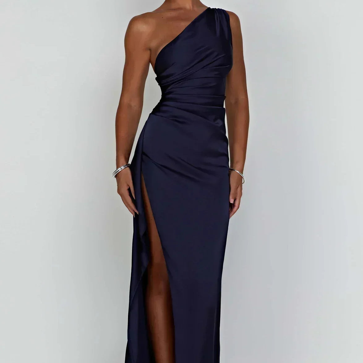 Robe Longue Asymétrique Satinée à Fente