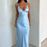 Robe Longue Satinée à Bretelles Élégante