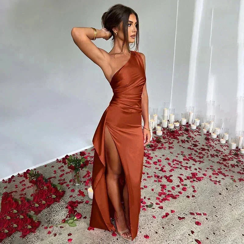Robe Longue Asymétrique Satinée à Fente