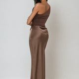 Robe Longue Satinée Asymétrique Élégante