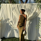 Robe Longue Satinée Asymétrique Élégante