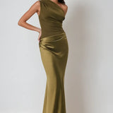 Robe Longue Satinée Asymétrique Élégante
