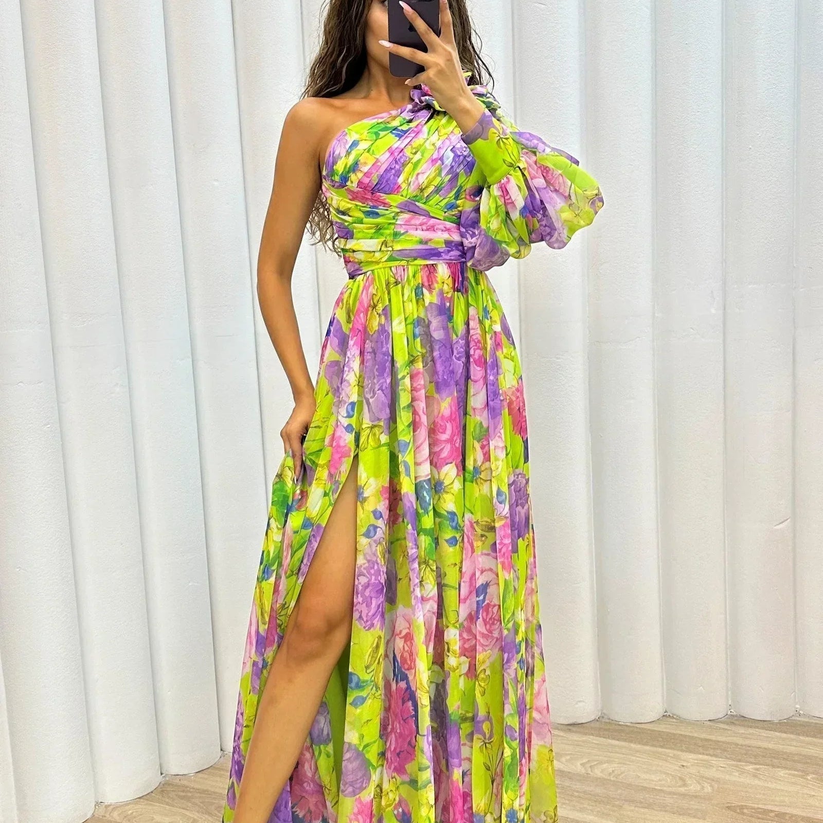 Robe Longue Fleurie à Épaule Dénudée