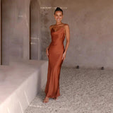 Robe Longue Satinée à Col Bénitier