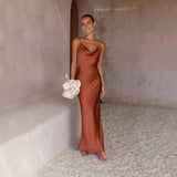 Robe Longue Satinée à Col Bénitier