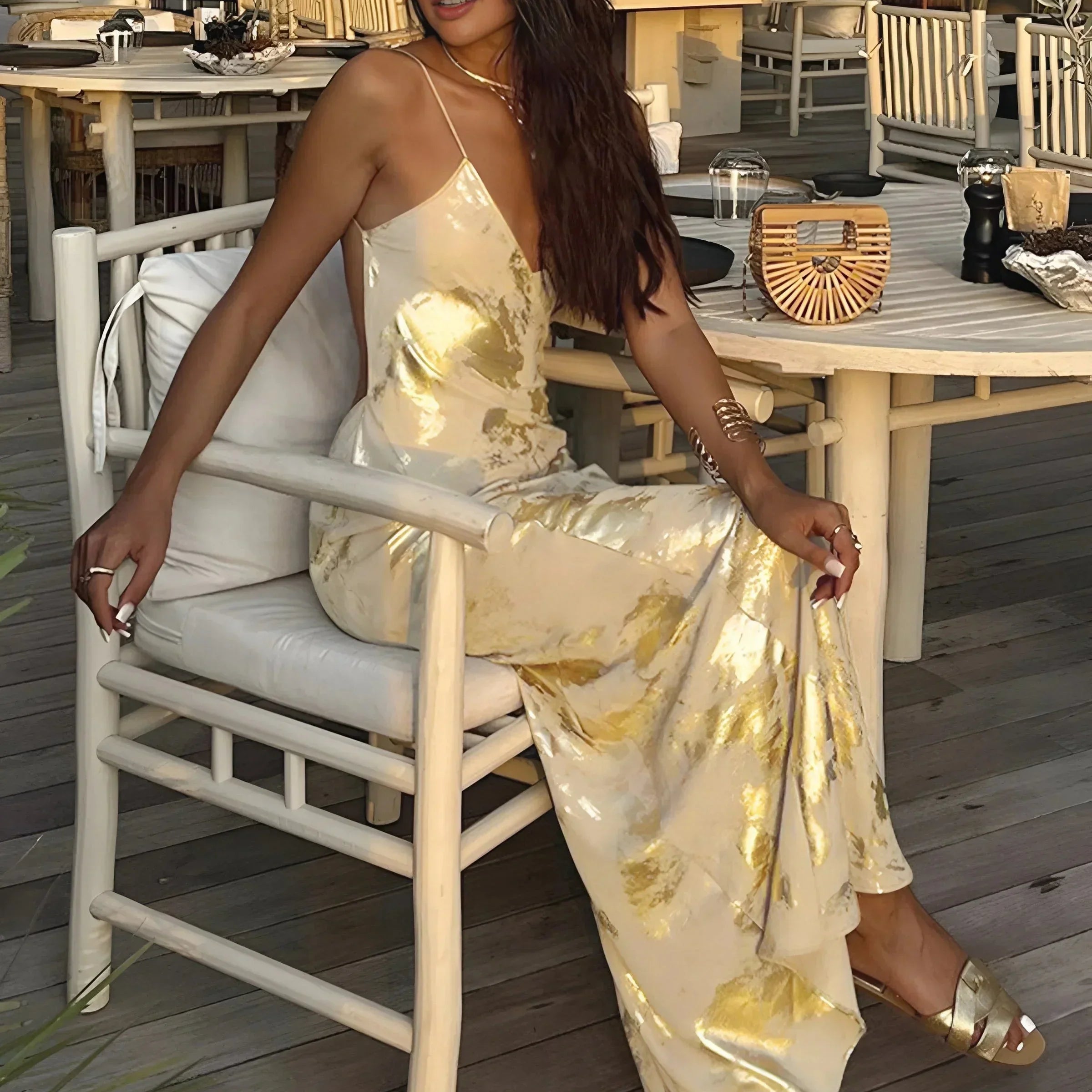 Robe Longue Satinée Fleurie Élégance Dorée