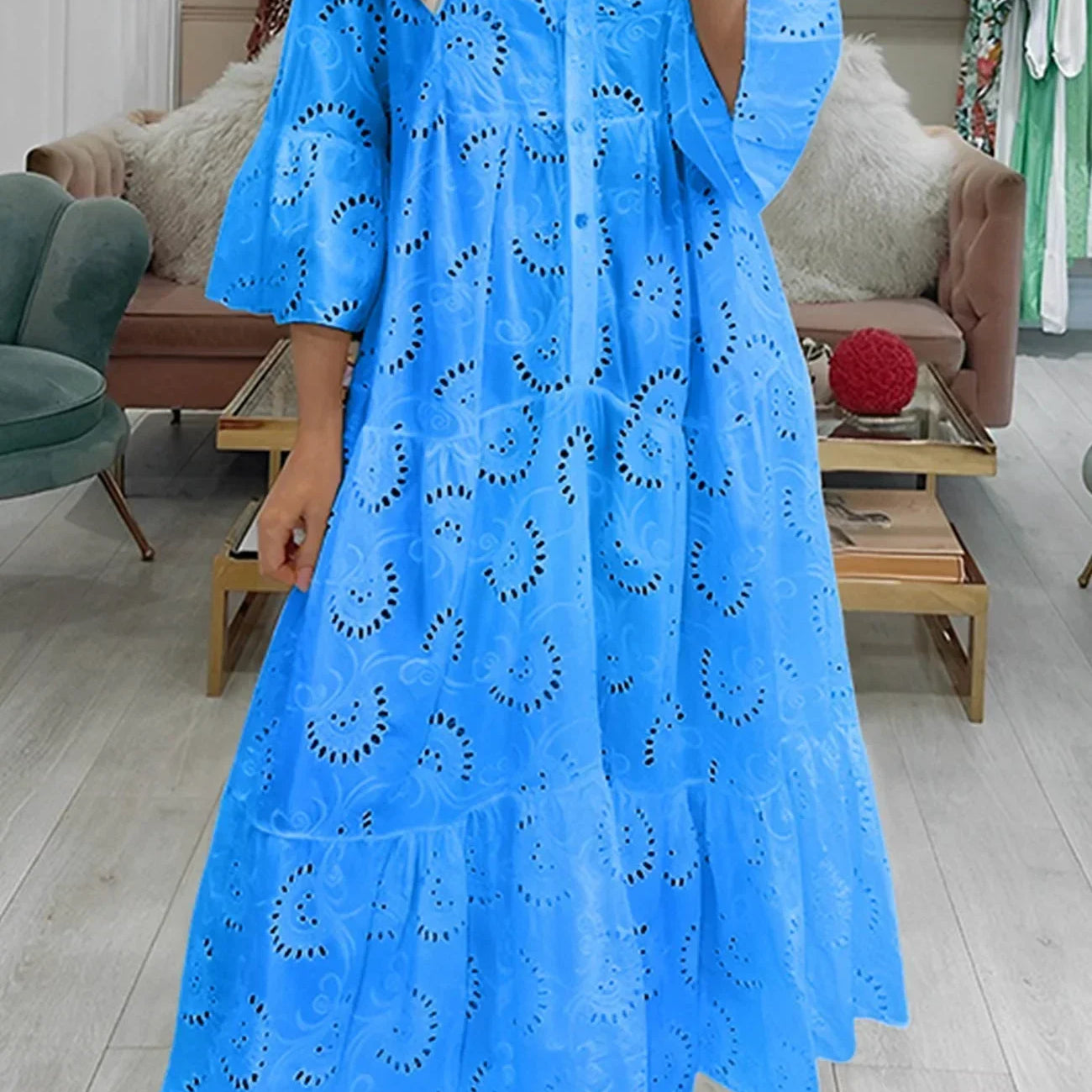 Robe Longue Brodée à Col V