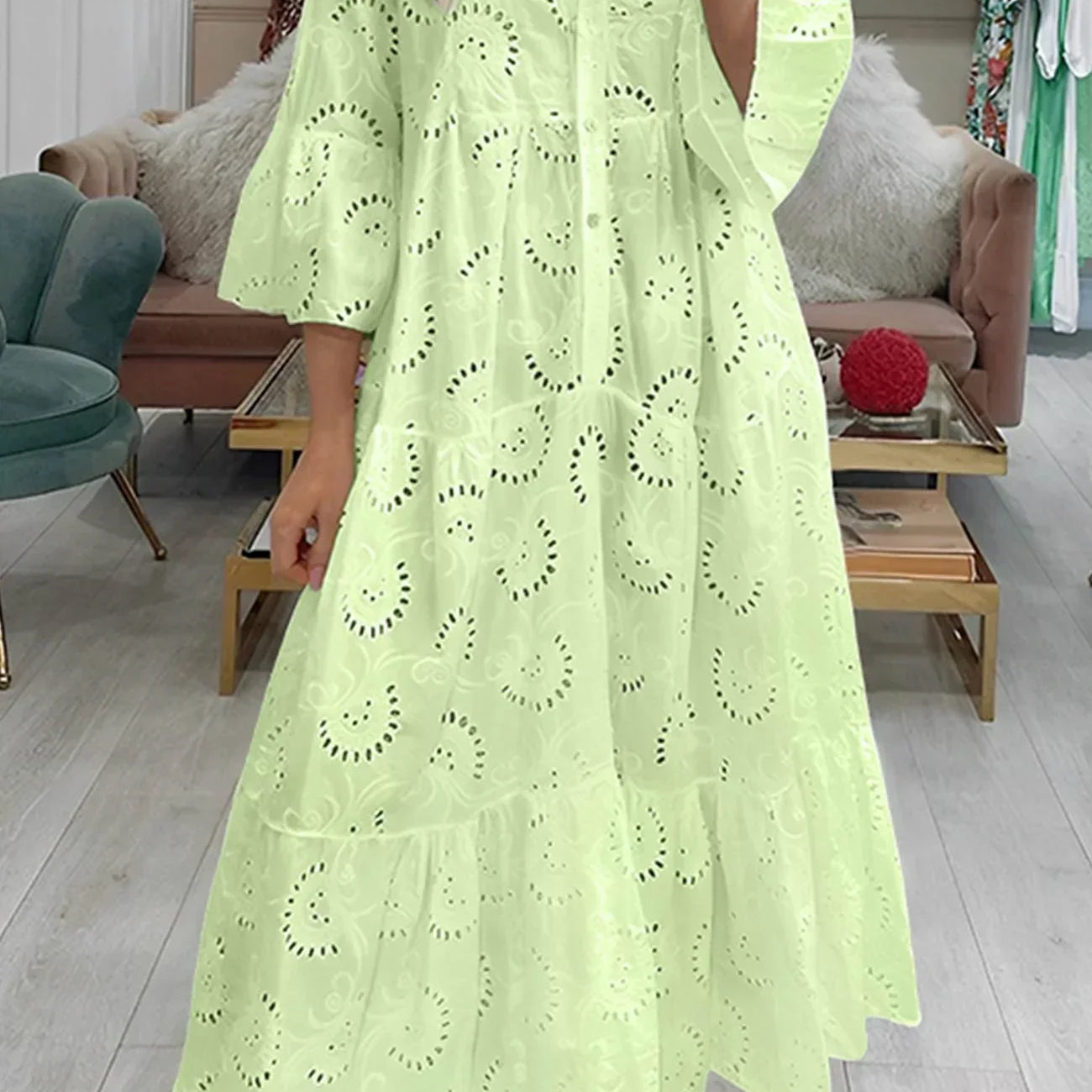 Robe Longue Brodée à Col V