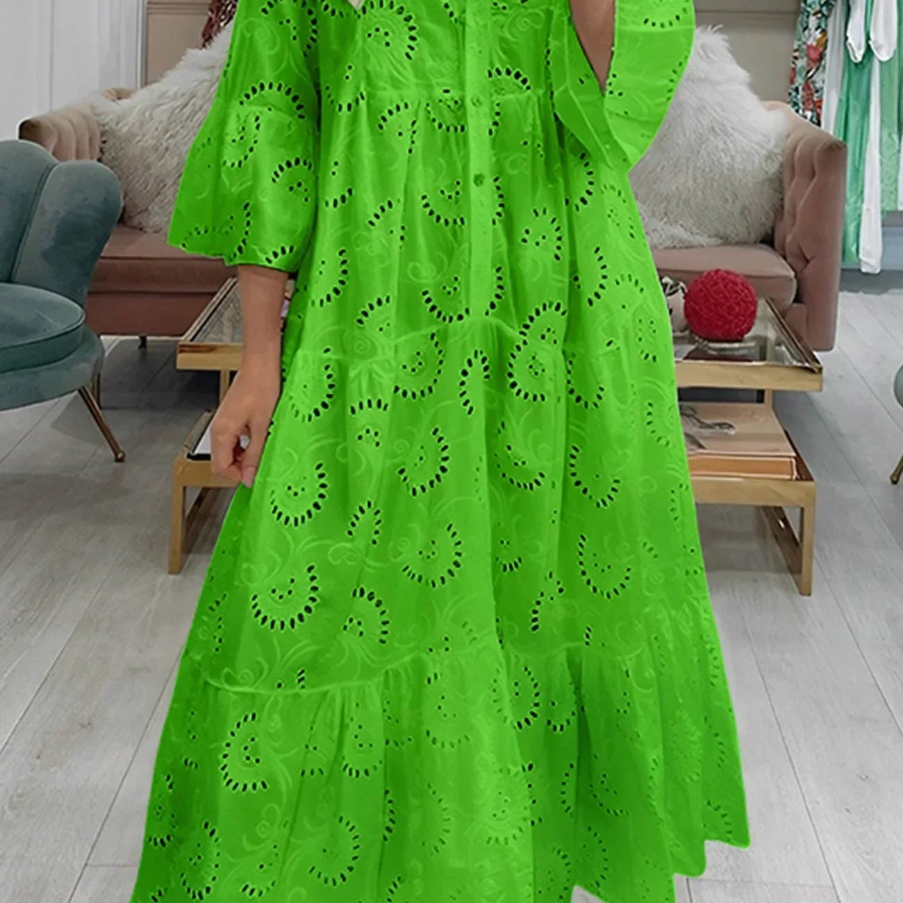 Robe Longue Brodée à Col V