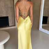 Robe Longue Satinée à Fente Élégante