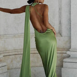 Robe Longue Satinée à Écharpe Élégante