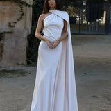 Robe Longue Satinée à Écharpe Élégante