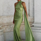 Robe Longue Satinée à Écharpe Élégante