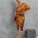 Robe Midi Asymétrique Satinée Élégante
