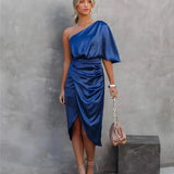 Robe Midi Asymétrique Satinée Élégante