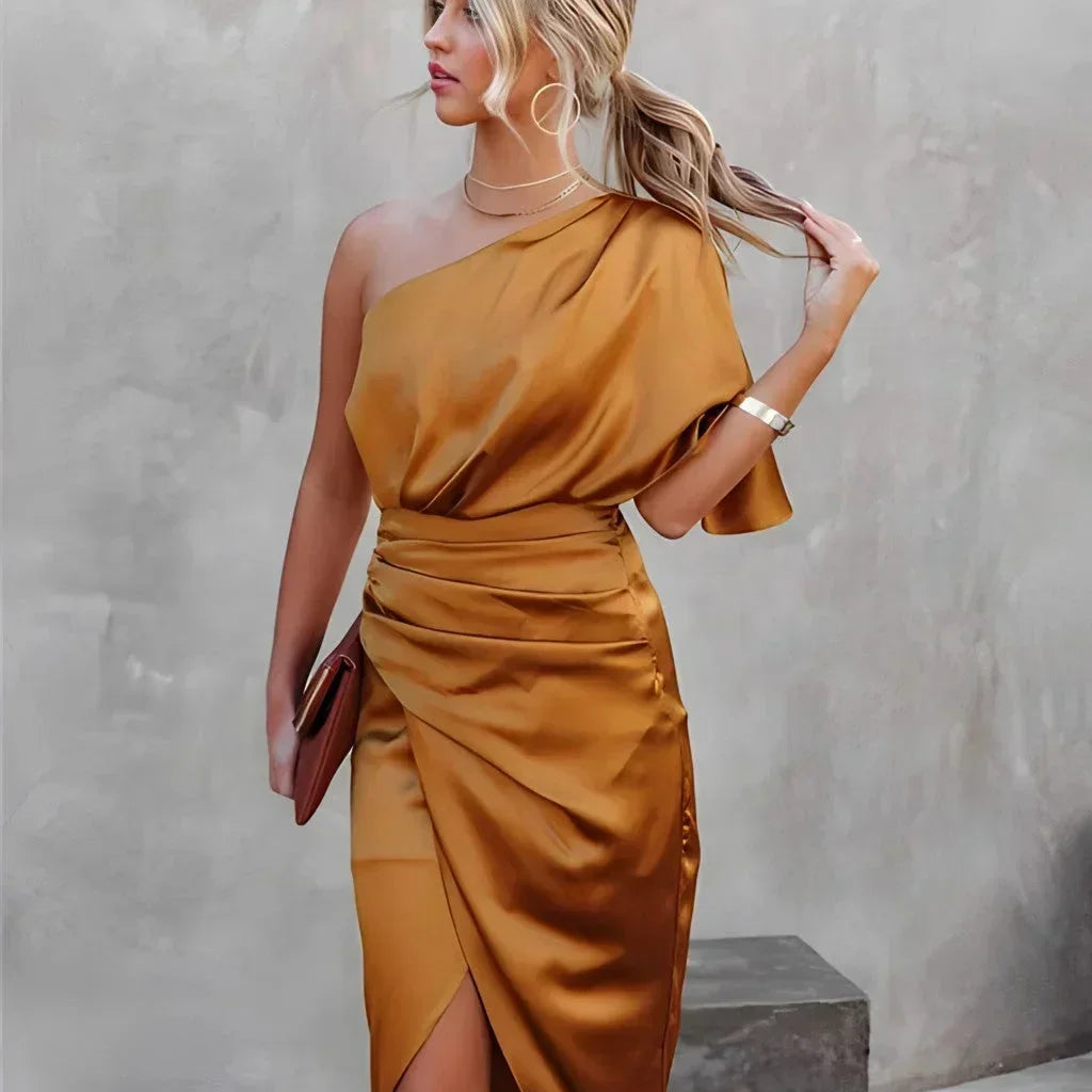 Robe Midi Asymétrique Satinée Élégante