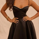 Robe Midi Élégante à Bretelles Satinées