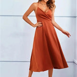 Robe Midi Satinée Dos Nu Élégante