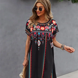 Robe Courte Brodée à Col Rond