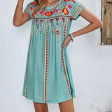 Robe Courte Brodée à Col Rond