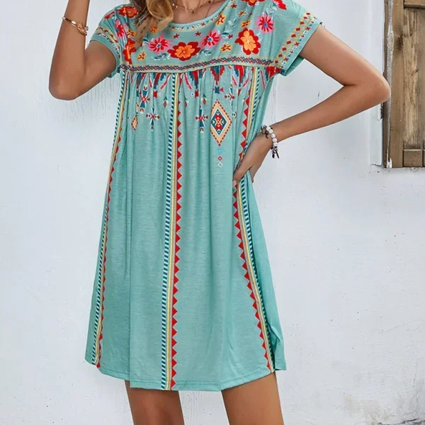 Robe Courte Brodée à Col Rond