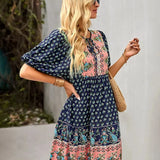 Robe Courte Imprimée à Col V