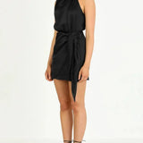 Robe Courte Satinée à Col Drapé