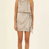 Robe Courte Satinée à Col Drapé