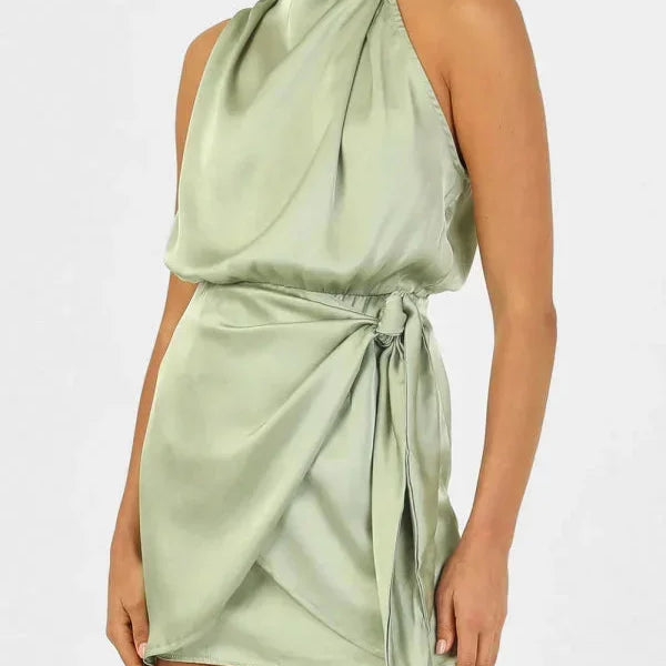 Robe Courte Satinée à Col Drapé