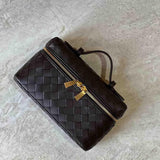 Sac à main tressé compact en cuir vegan