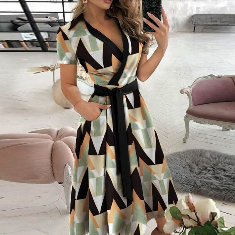 Robe Midi Évasée Taille Ceinturée Manches Courtes Élégance Chic