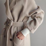 Manteau long en laine croisé à ceinture pour femme