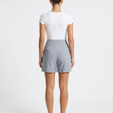 Short femme taille haute jambe droite à poches