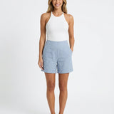 Short femme taille haute jambe droite à poches